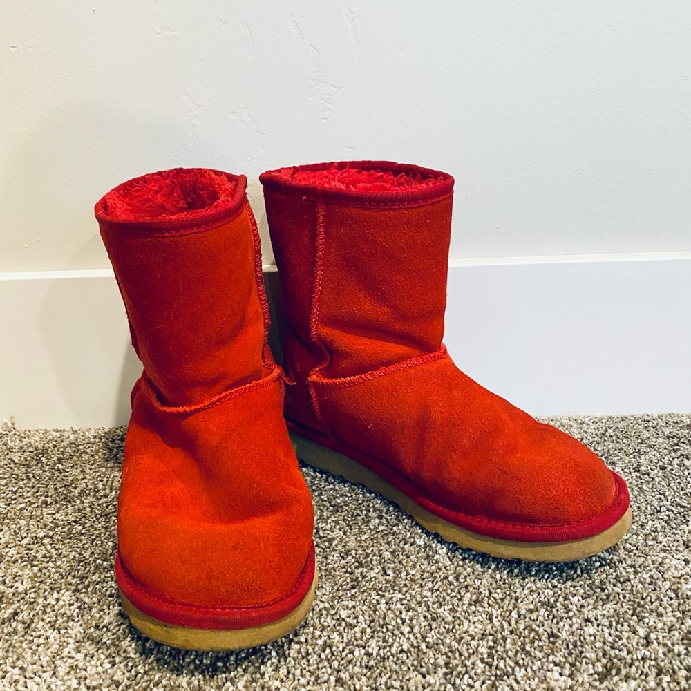 Red low rise Ugg’s